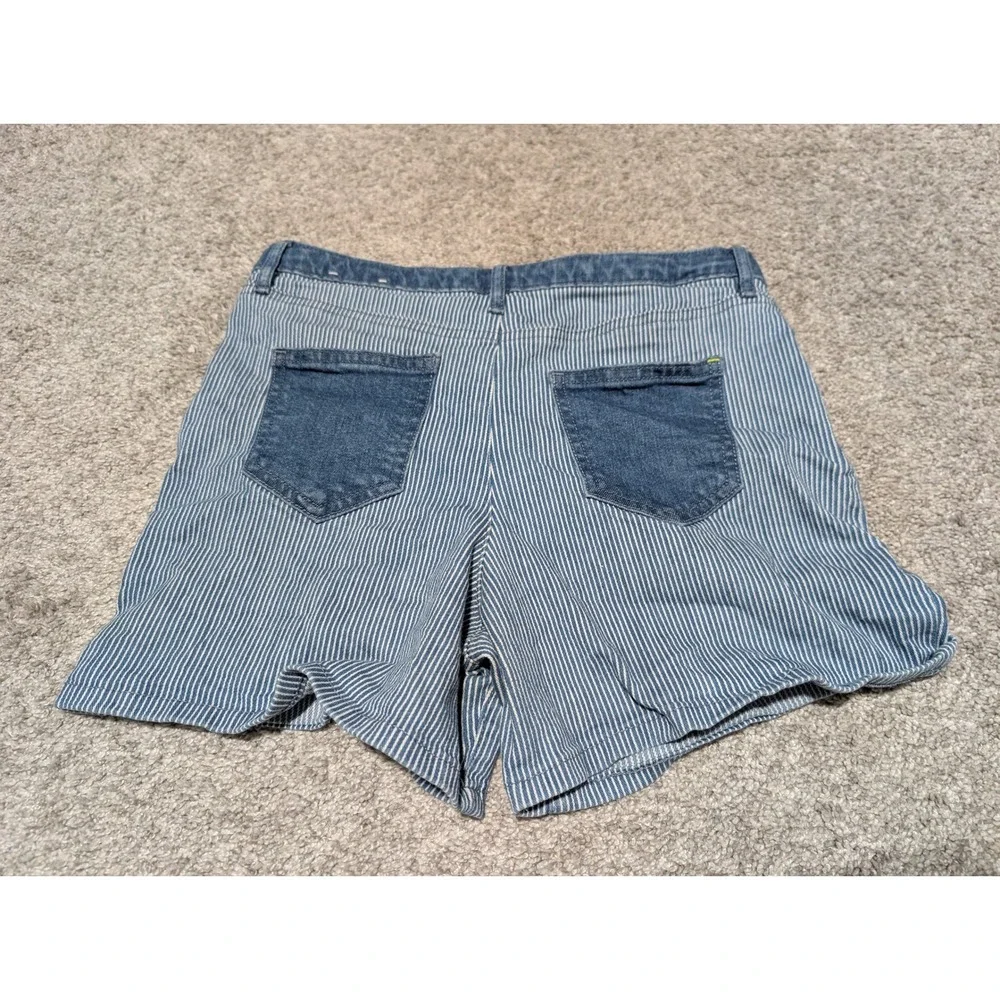 Women's 5 pocket Shorts 16 Blue‎ Hickory Stripe Adjustable Waist Epic Threads